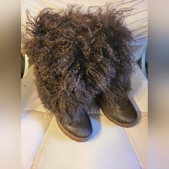 BEAR PAW FURRY BOOTS BROWN - Picture 1 of 4